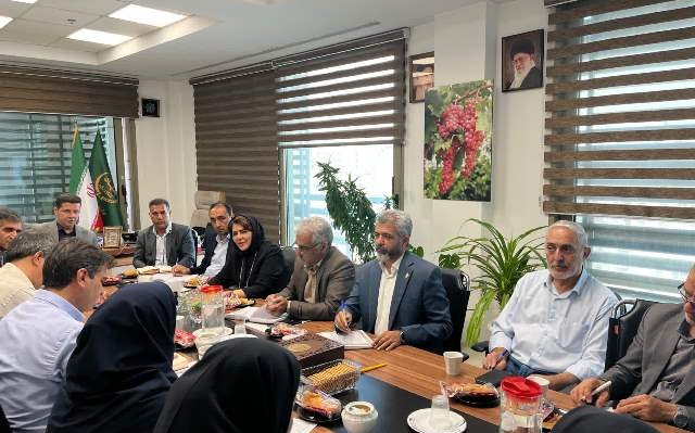 بررسی چالش‌های گیاه‌پزشکی درختان میوه سردسیری با تأکید بر تقویت پیوند پژوهش و اجرا