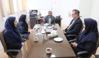 تقدیر رئیس مرکز آموزش عالی امام خمینی(ره) از روابط عمومی مرکز به دنبال کسب عنوان برتر در ارزیابی ملی سازمان تات