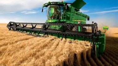دوره ملی مهندسی برداشت گندم برگزار شد؛ ارائه راهکارهای تخصصی برای کاهش افت محصول و ارتقای بهره‌وری اقتصادی در عملیات مکانیزه با حضور متخصصان برجسته کشور