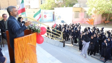 حضور رئیس مرکز آموزش عالی امام خمینی(ره) در هنرستان فنی‌حرفه‌ای دخترانه امام سجاد(ع)؛ تأکید بر مهارت‌آموزی و کارآفرینی دانش‌آموزان